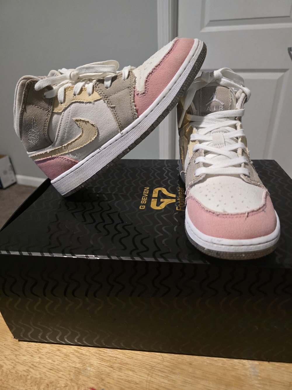 Authenticity Guarantee

Nike Air Jordan 1 Mid DJ0338-100 Sneaker Shoes - Kids 4Y